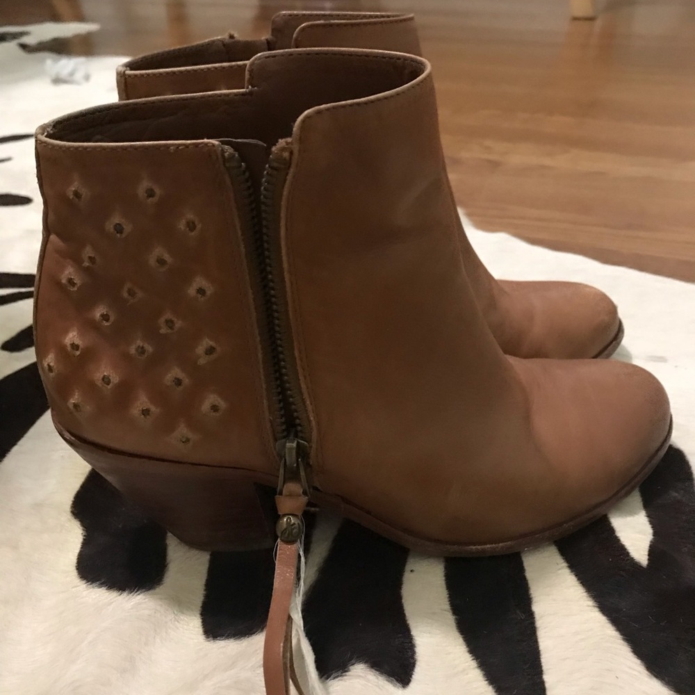 Sam Edelman tan booties size 8.5